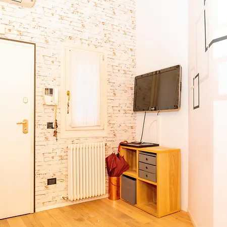 La Finestrella Loft Апартаменты Болонья